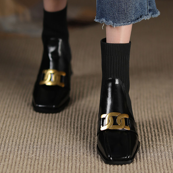 Ženske čizme s metalnim elementom i niskom petom od 4 cm