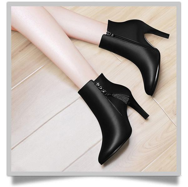 Novi model kožnih čizama sa metalnim elementom - crvene i crne boje