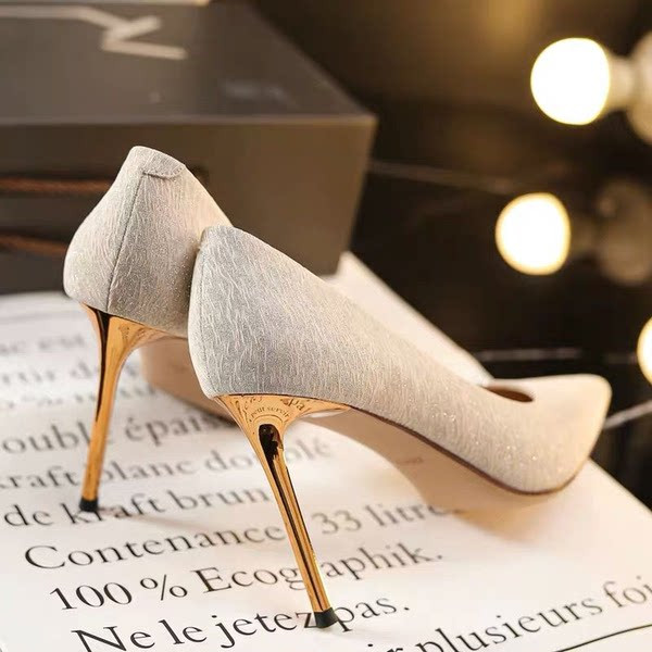 Moderne cipele na špic s tankom petom od 8 cm