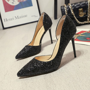 Заострен модел дамски обувки с лъскави частици - 9см ток