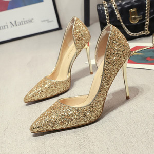 Заострен модел дамски обувки с лъскави частици - 9см ток