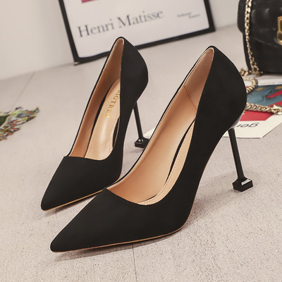 Κομψά μυτερά παπούτσια ψηλοτάκουνα -9,5 cm