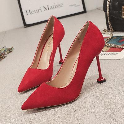 Κομψά μυτερά παπούτσια ψηλοτάκουνα -9,5 cm