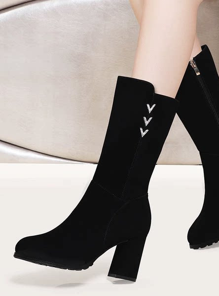 Novi model ženskih čizama na četvrtastu petu 7 cm