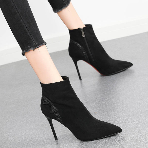 Moderne čizme na špic s patentnim zatvaračem u bež i crnoj boji