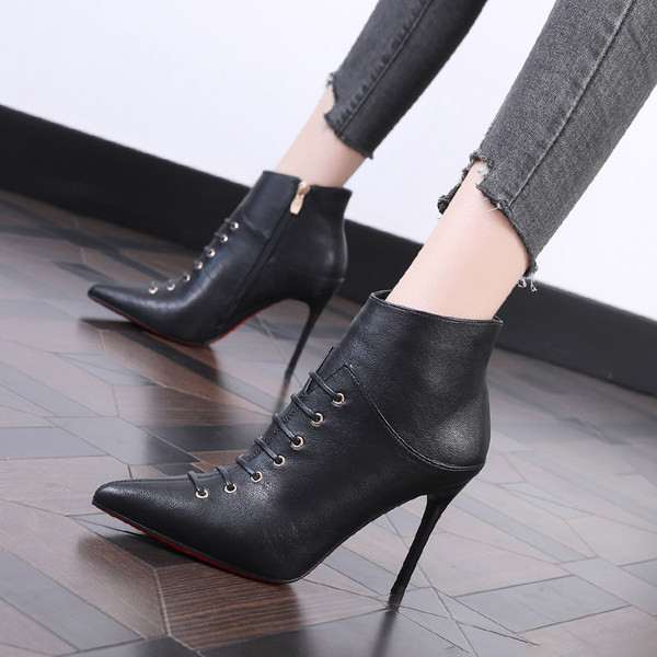 Стилни дамски боти с връзки и тънък 9см ток