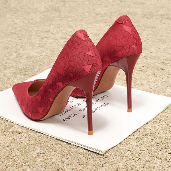 Elegantne ženske cipele na špic sa petom od 10 cm