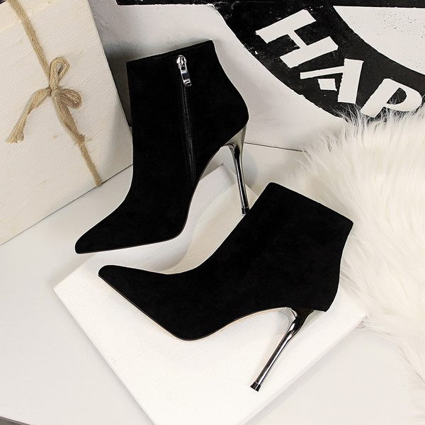 Ženske čizme na tanku visoku petu pogodne za zimu