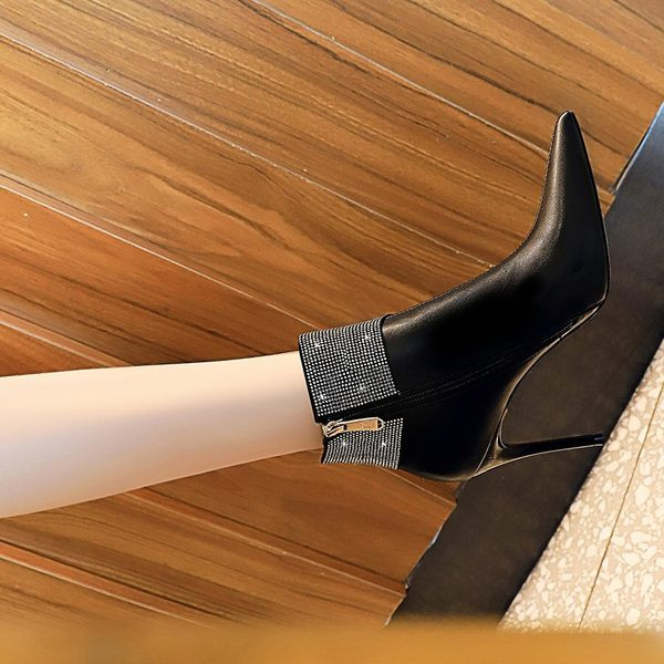 Ženske kožne čizme sa kamenčićima i petom tankom 10 cm