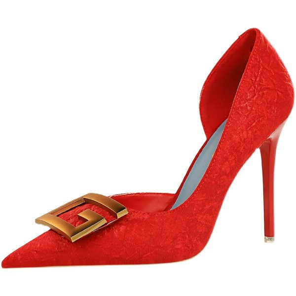 Elegantne ženske cipele od eko brušene kože s kopčom na špic model