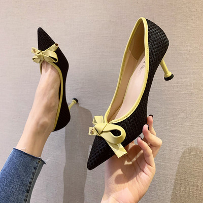 Ženske cipele s trakom i tankom petom