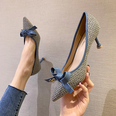 Ženske cipele s trakom i tankom petom