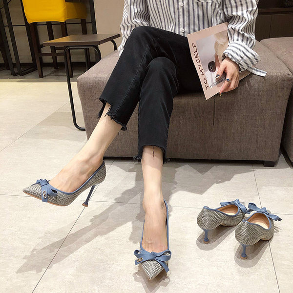 Ženske cipele s trakom i tankom petom