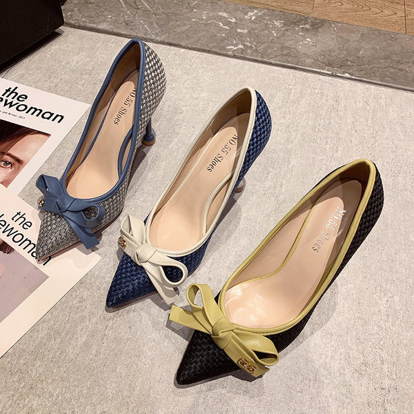 Ženske cipele s trakom i tankom petom