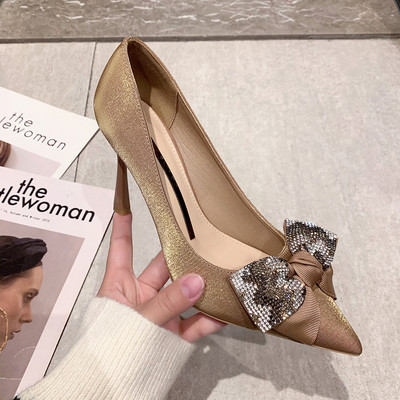 Стилни дамски обувки с ток и панделка