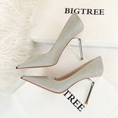 Γυναικεία παπούτσια με λεπτό τακούνι - μυτερό μοντέλο