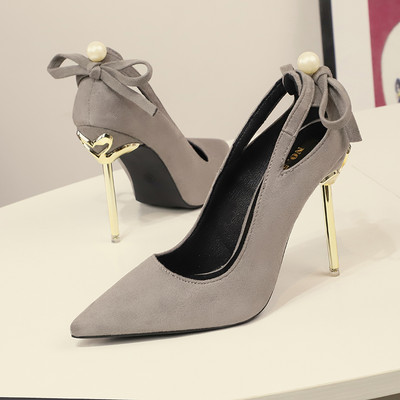 Elegantne ženske cipele na špic s ukrasnim biserom