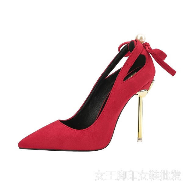 Elegantne ženske cipele na špic s ukrasnim biserom