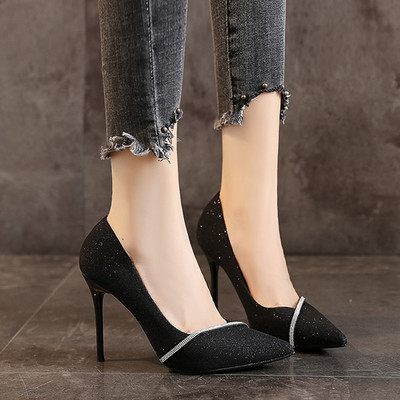 Moderne sjajne cipele s tankom petom 8 cm