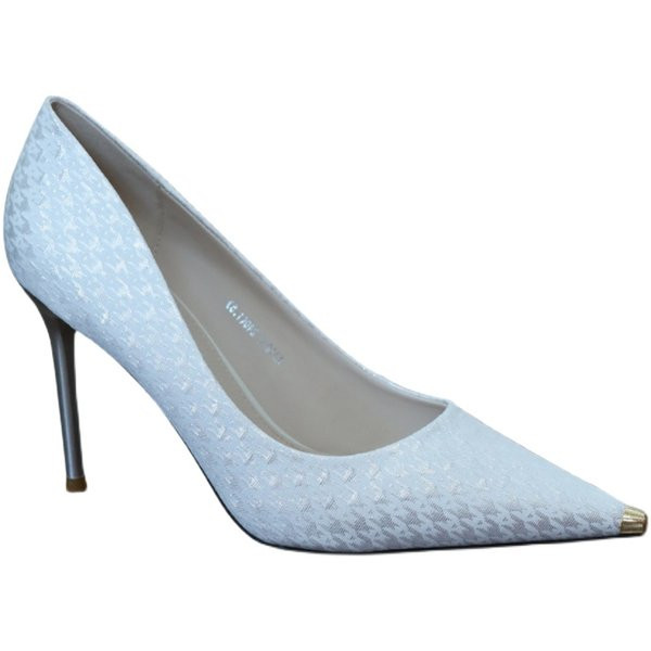 Ženski model cipela na visoku petu s metalnim elementom