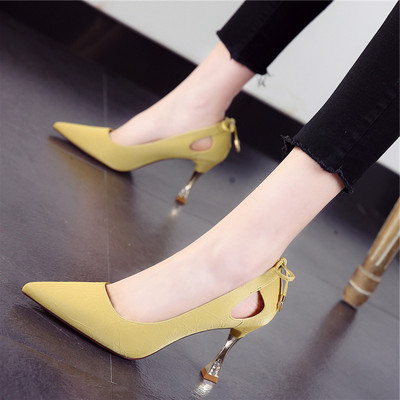 Ženske cipele na špic s trakom i tankom petom