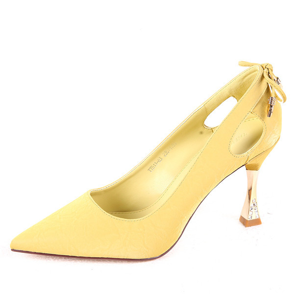 Ženske cipele na špic s trakom i tankom petom