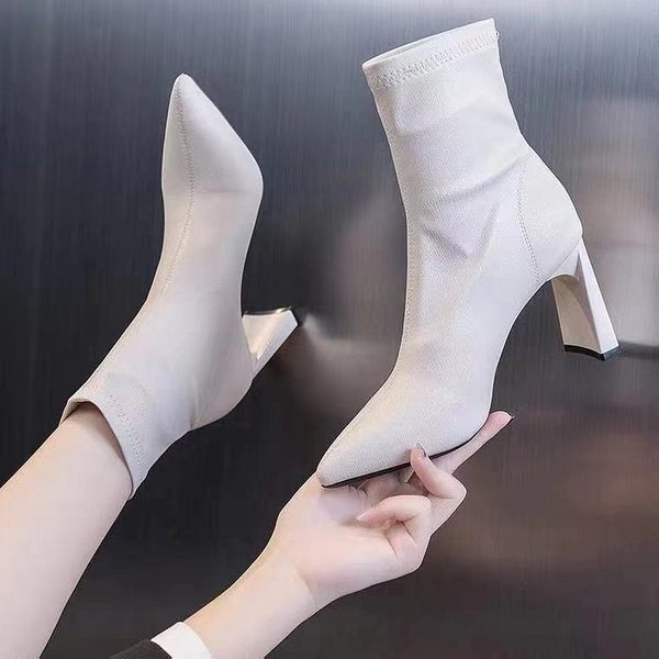 Kožne ženske čizme s debelom petom