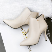 Ženske kožne čizme sa patentnim zatvaračem i metalnim elementom