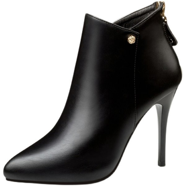 Ženske kožne čizme sa patentnim zatvaračem i metalnim elementom