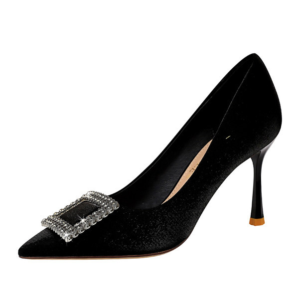 Elegantne ženske cipele na špic s kopčom i petom od 9,5 cm