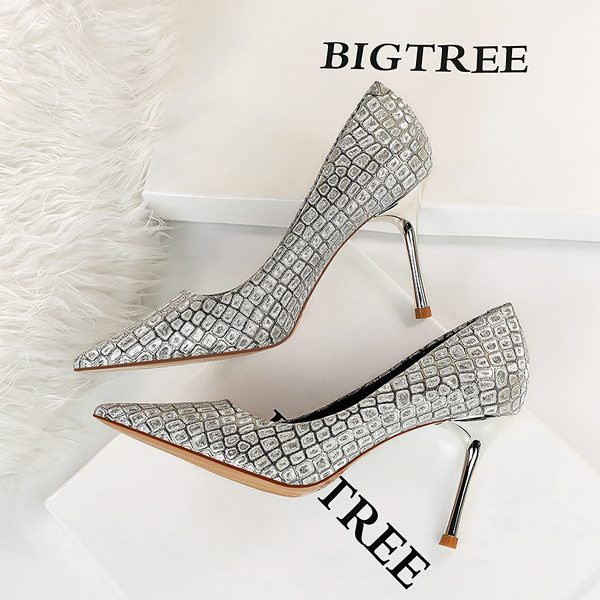 Ženske cipele na špic sa petom od 8 cm