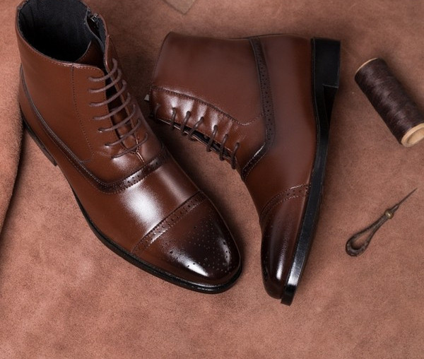 Muške čizme s ravnim potplatom, kopčanjem na patentni zatvarač i vezicama