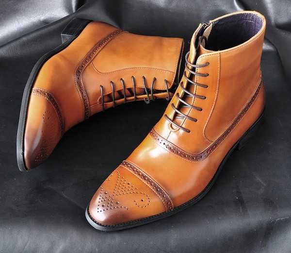 Muške čizme s ravnim potplatom, kopčanjem na patentni zatvarač i vezicama