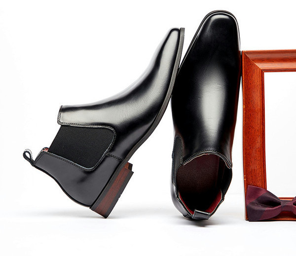 Елегантни мъжки лачени кожени боти 