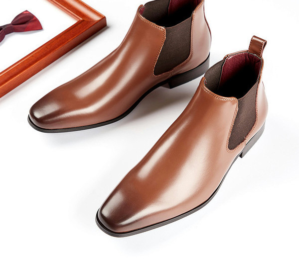 Елегантни мъжки лачени кожени боти 