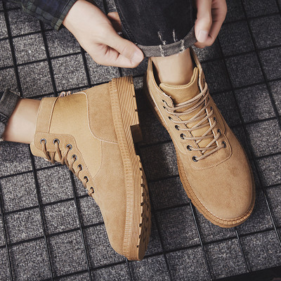 Ανδρικά μποτάκια με κορδόνια και τραχιά σόλα