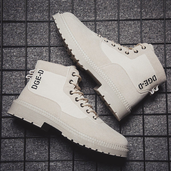 Ανδρικά μποτάκια με κορδόνια και τραχιά σόλα