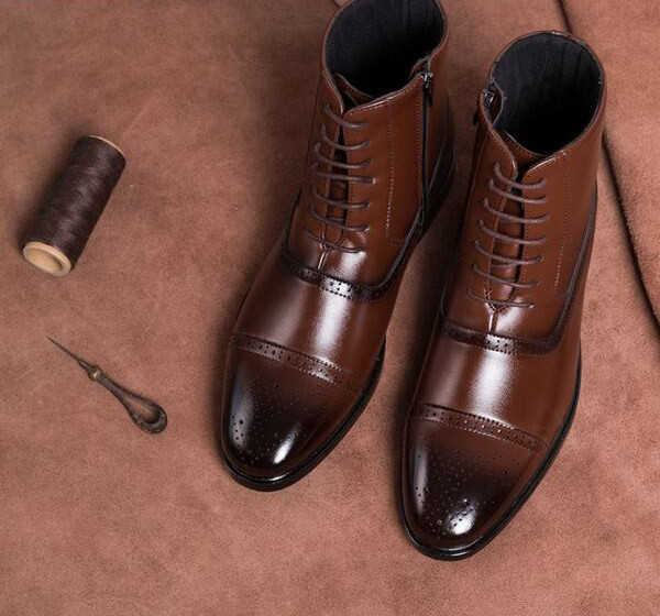 Elegantne muške čizme od eko kože sa vezicama i patentnim zatvaračem