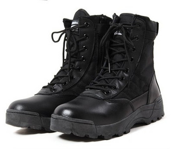 Muške čizme s grubim đonom na vezice i amblem