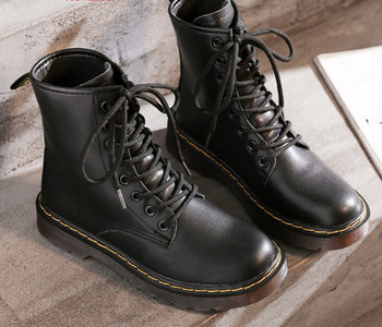 Ανδρικές μαύρες μπότες με κορδόνια