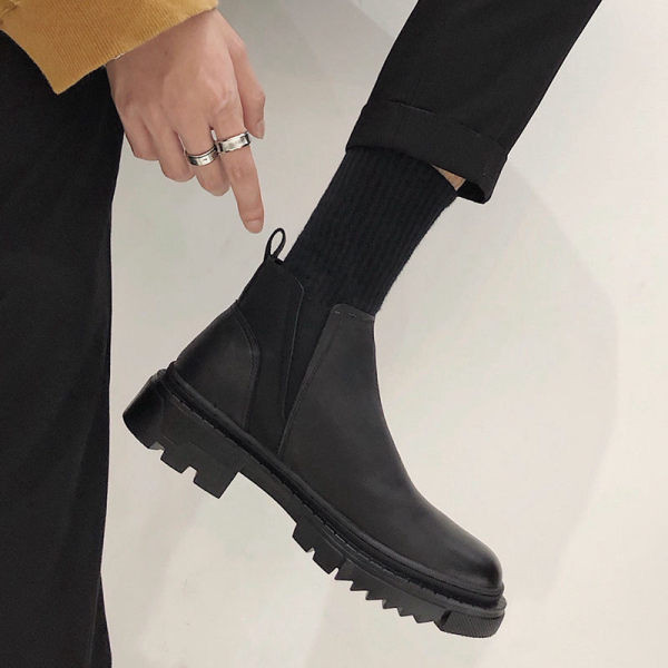 Мъжки кожени боти  с равна подметка в черен цвят 