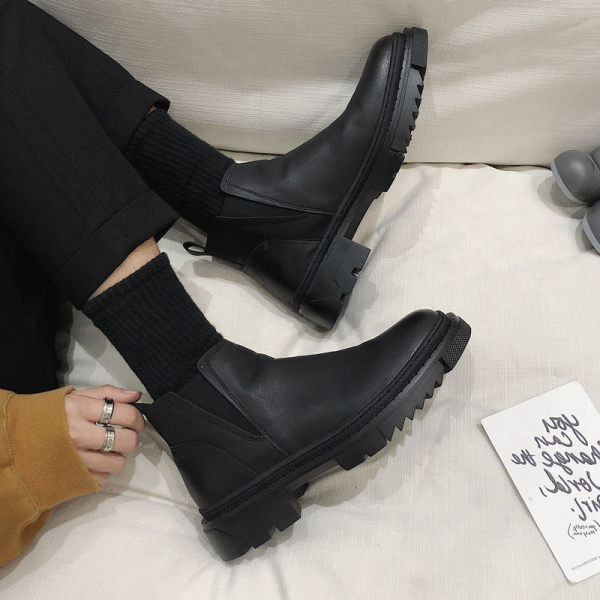 Мъжки кожени боти  с равна подметка в черен цвят 