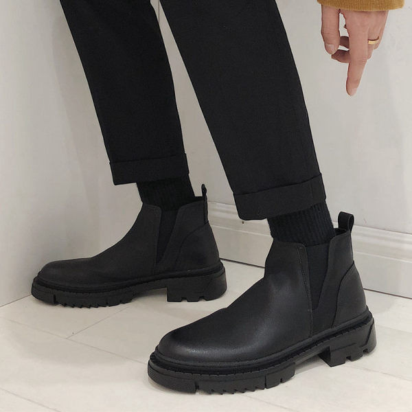 Мъжки кожени боти  с равна подметка в черен цвят 