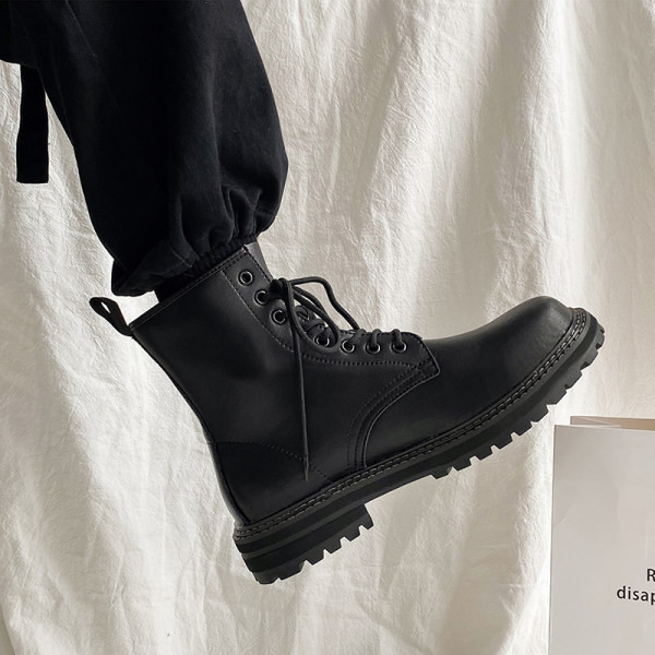 Ανδρικές μπότες από τεχνητό δέρμα με τραχιά σόλα