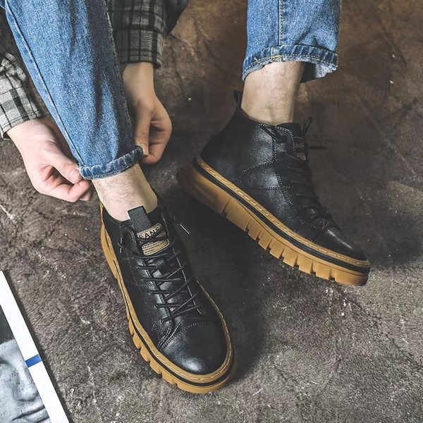 Ανδρικά μποτάκια με κορδόνια και επίπεδη σόλα