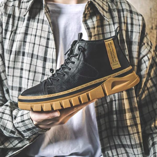 Ανδρικά μποτάκια με κορδόνια και επίπεδη σόλα