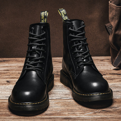 Ανδρικές μπότες με κορδόνια - δύο μοντέλα