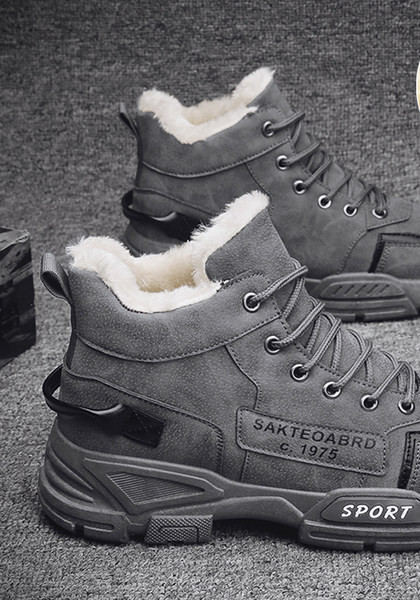 Muške zimske čizme s natpisom na ravnom potplatu i debelom baršunastom postavom