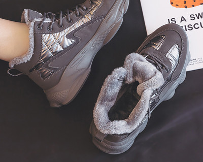 Ανδρικά χειμερινά sneakers με επίπεδη σόλα και ζεστή φόδρα
