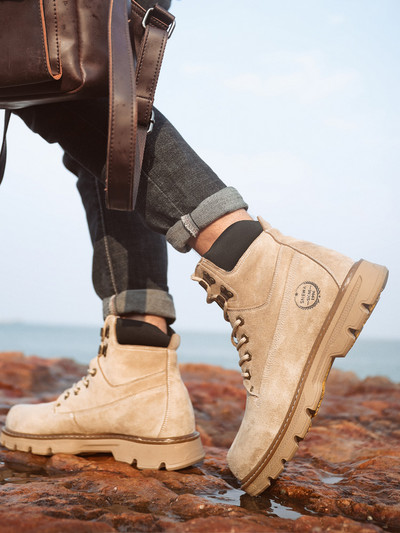 Ανδρικές μπότες από οικολογικό δέρμα με τραχιά σόλα και επιγραφή